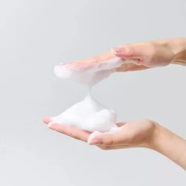   Yadah Revitalizing Super Snail Cleansing Foam - Firming Facial Cleansing Foam