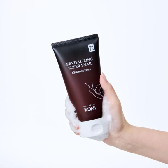 Yadah Revitalizing Super Snail Cleansing Foam - Feszesítő arctisztító hab