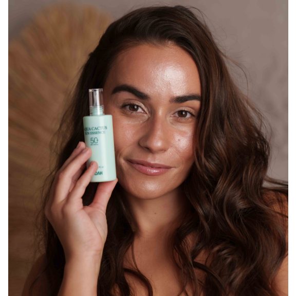 Yadah Aqua Cactus Sun Essence SPF50+ - Hidratáló fényvédő